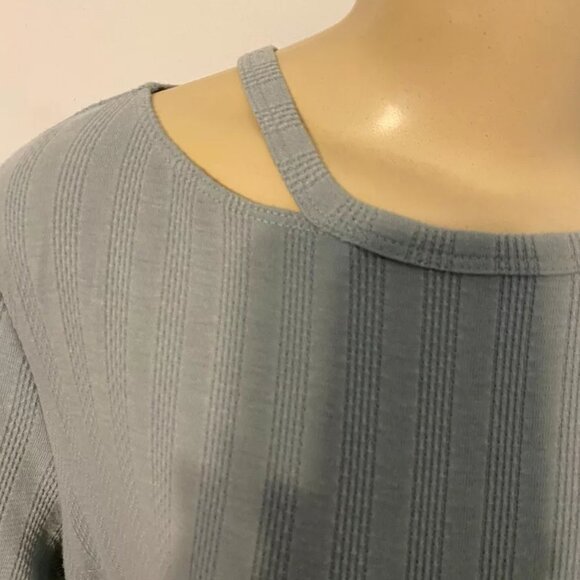NWOT Chenault Status Top Cut-Out Ribbed Short Sleeves Slate Blue Size Large Knit - Picture 5 of 6